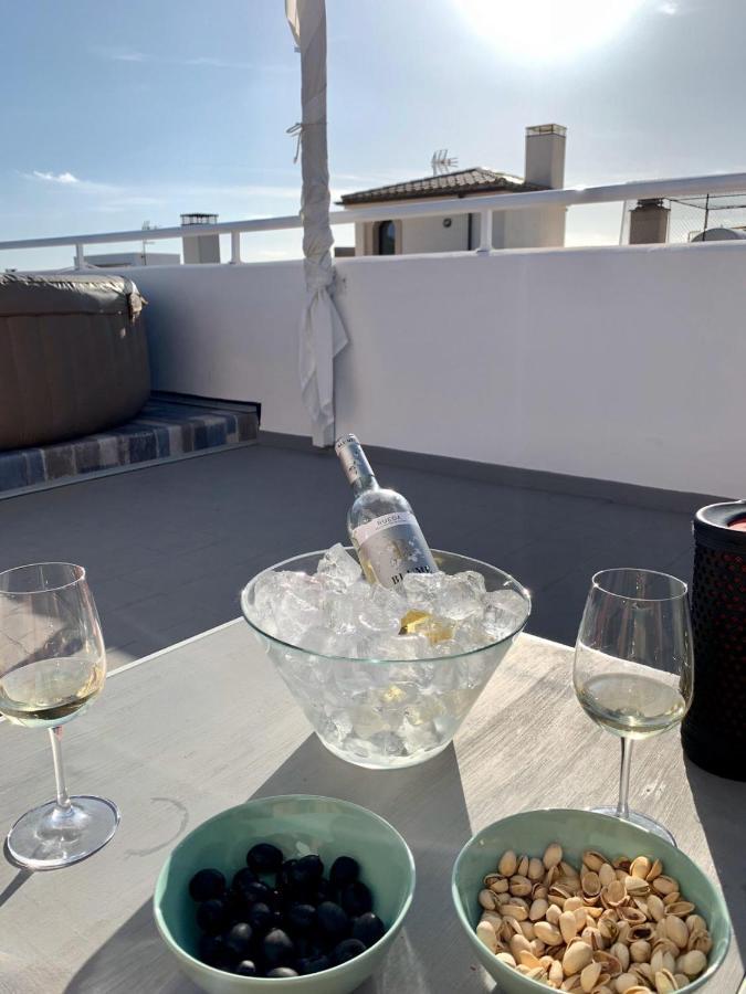 Sonne & Meerblick Aus 40 Grad Heissem Whirlpool Geniessen - Zentral Am Hafen Und Dennoch Ruhig Cala Ratjada  Exterior foto